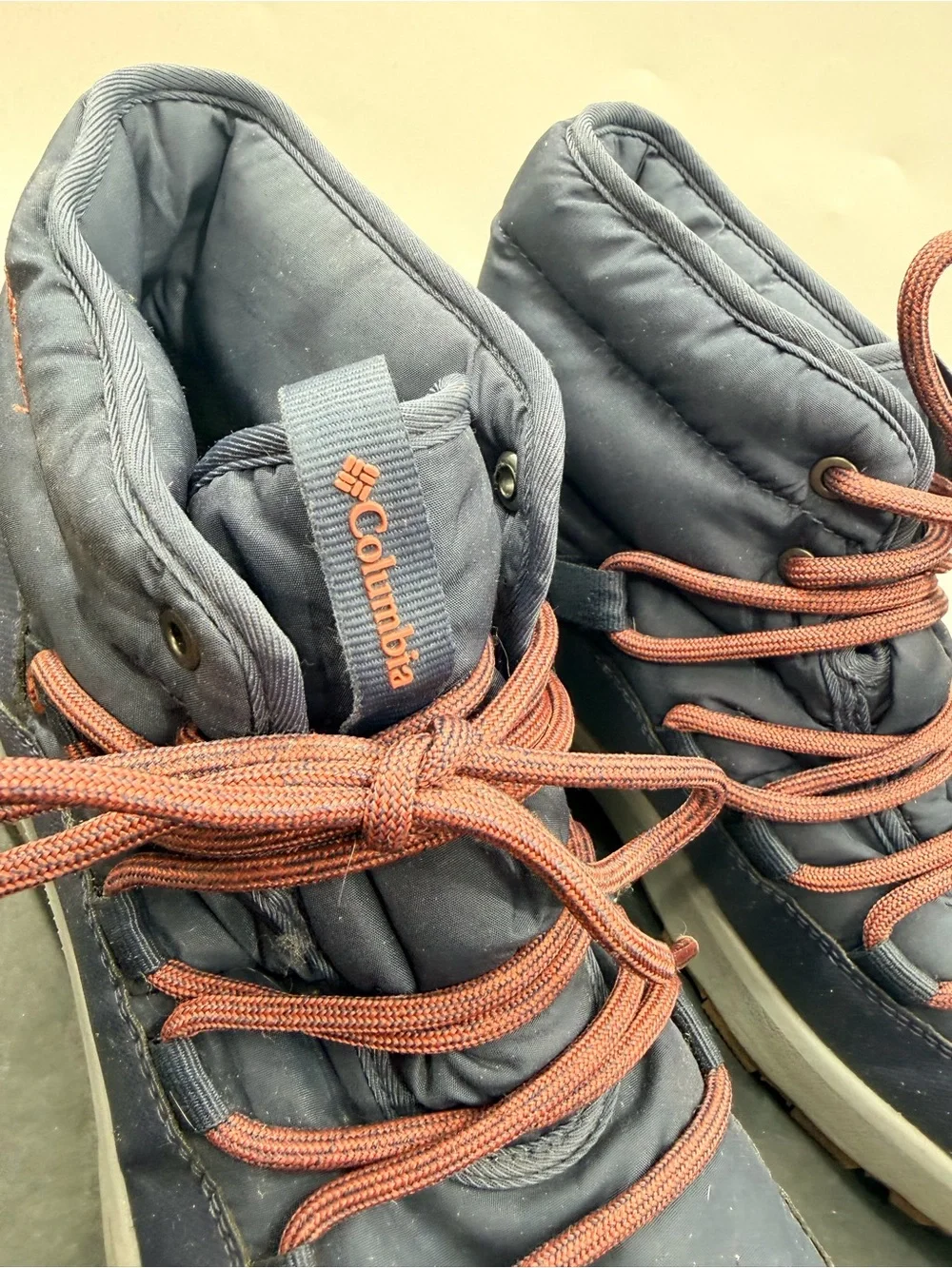 EUC Columbia Slopeside Village Snow Boots